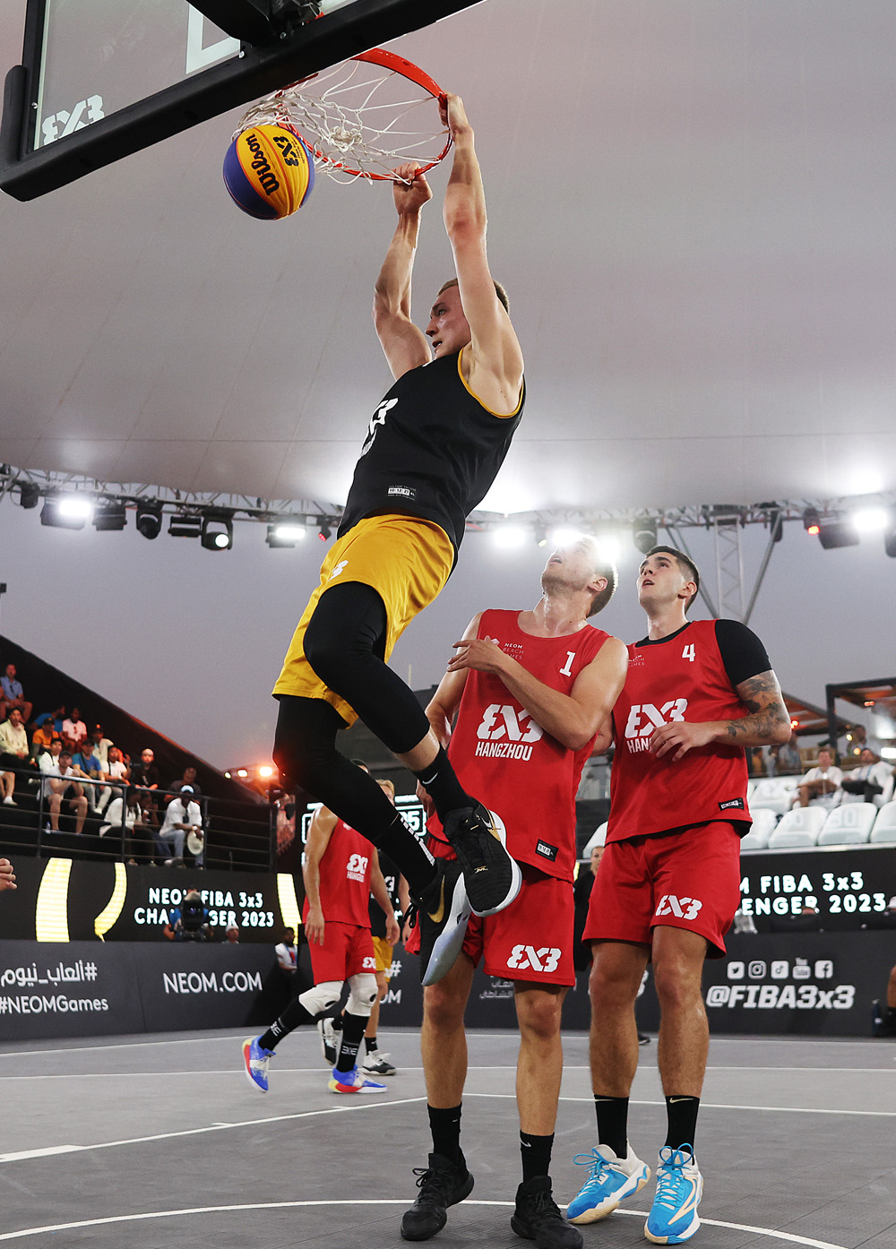 لاعبو كرة سلة في بطولة FIBA 3x3 العالمية نيوم 2024