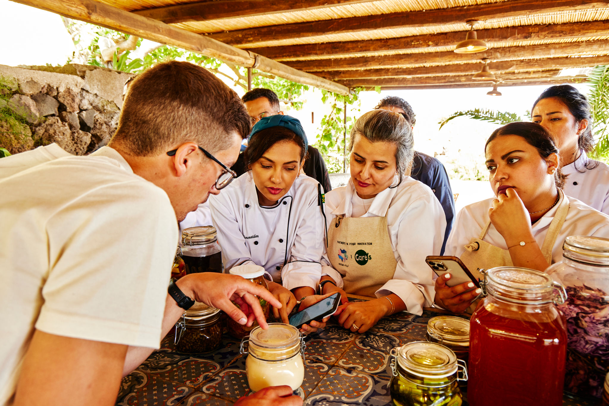 NEOM x CARE Academy-Studenten nehmen am Chefs Camp von Norbert Niederkofler in Salina teil